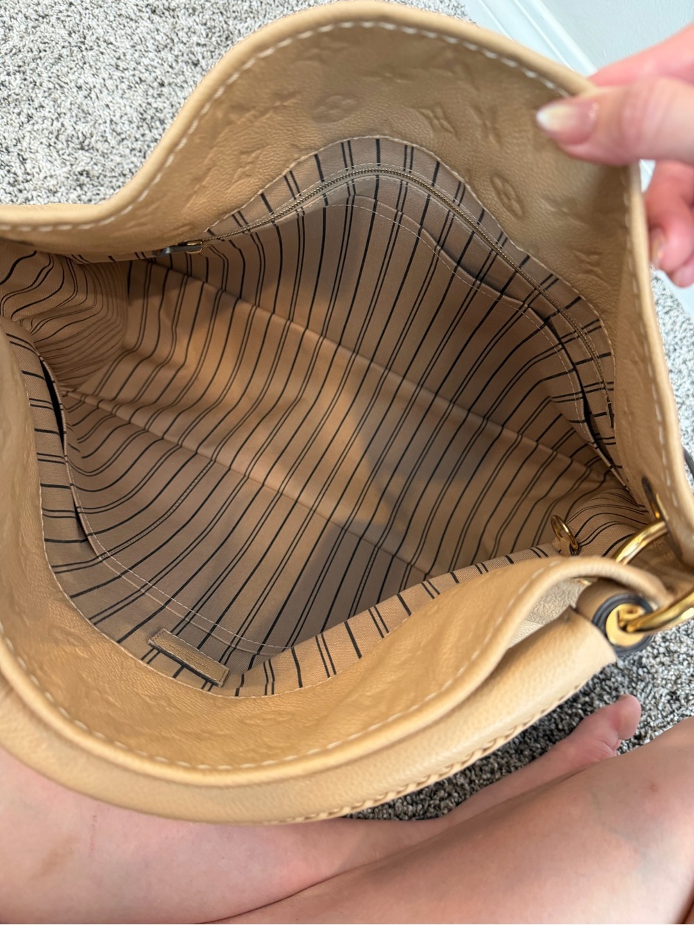 Louis Vuitton Artsy MM Leather Tote Bag - Women's Handbag. Gold Tan. New - Picture 6 of 14
